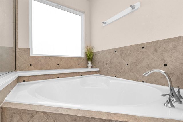 9515 Alabaster Oaks Lane, Humble, TX 77396