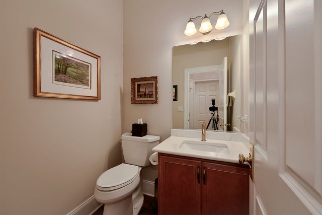 907 Middleton Lane, Inverness, IL 60010