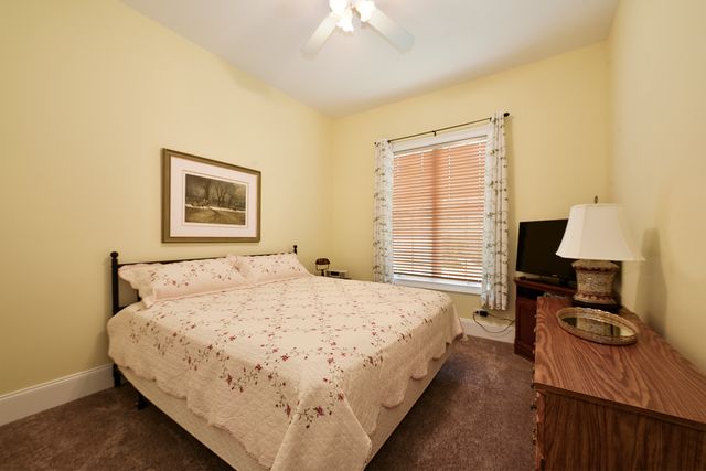 907 Middleton Lane, Inverness, IL 60010