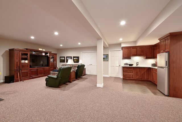 907 Middleton Lane, Inverness, IL 60010