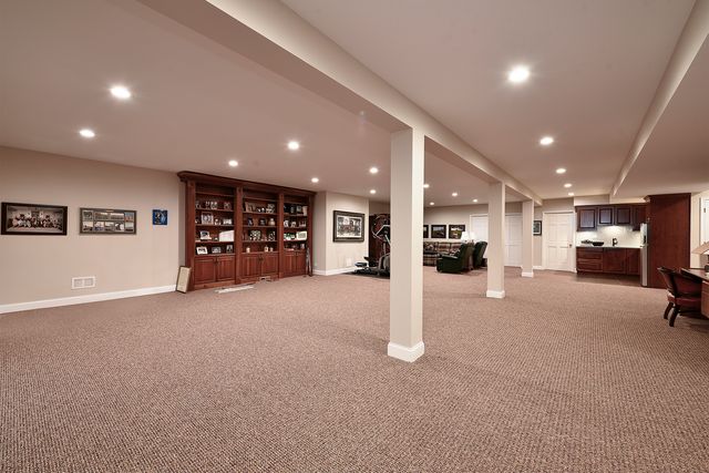 907 Middleton Lane, Inverness, IL 60010