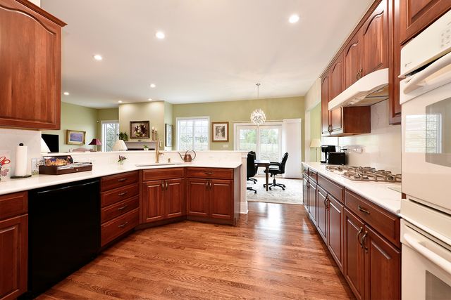 907 Middleton Lane, Inverness, IL 60010