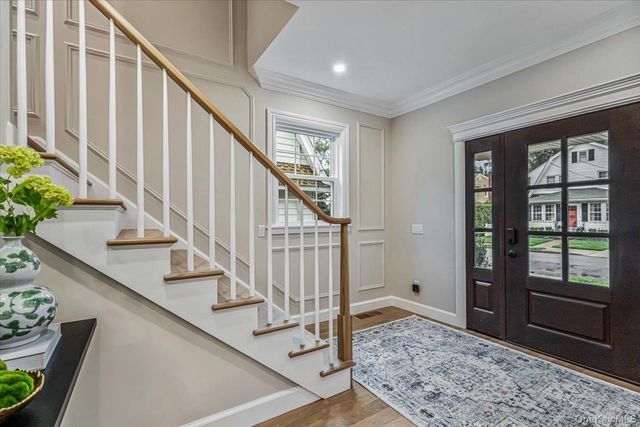 10 Hazel Place, Floral Park, NY 11001