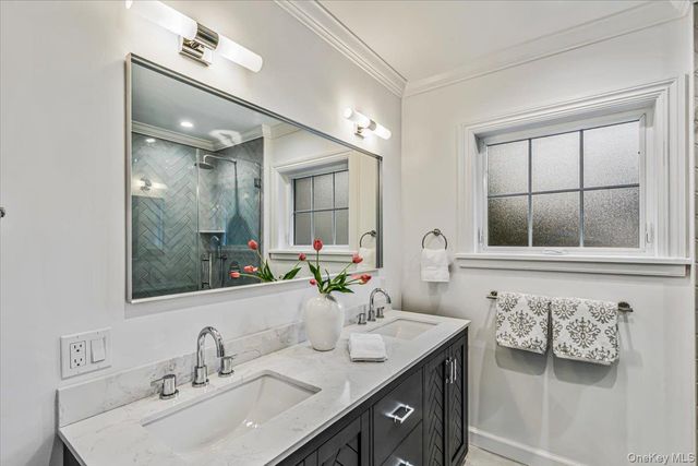 10 Hazel Place, Floral Park, NY 11001