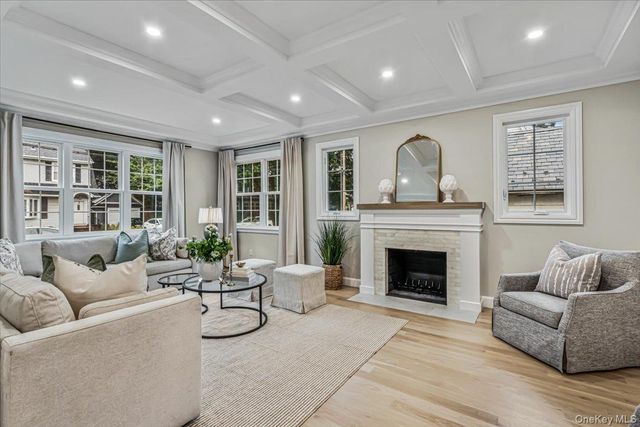 10 Hazel Place, Floral Park, NY 11001