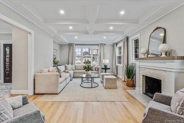 10 Hazel Place, Floral Park, NY 11001