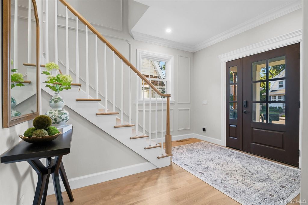 10 Hazel Place, Floral Park, NY 11001 — photo 4