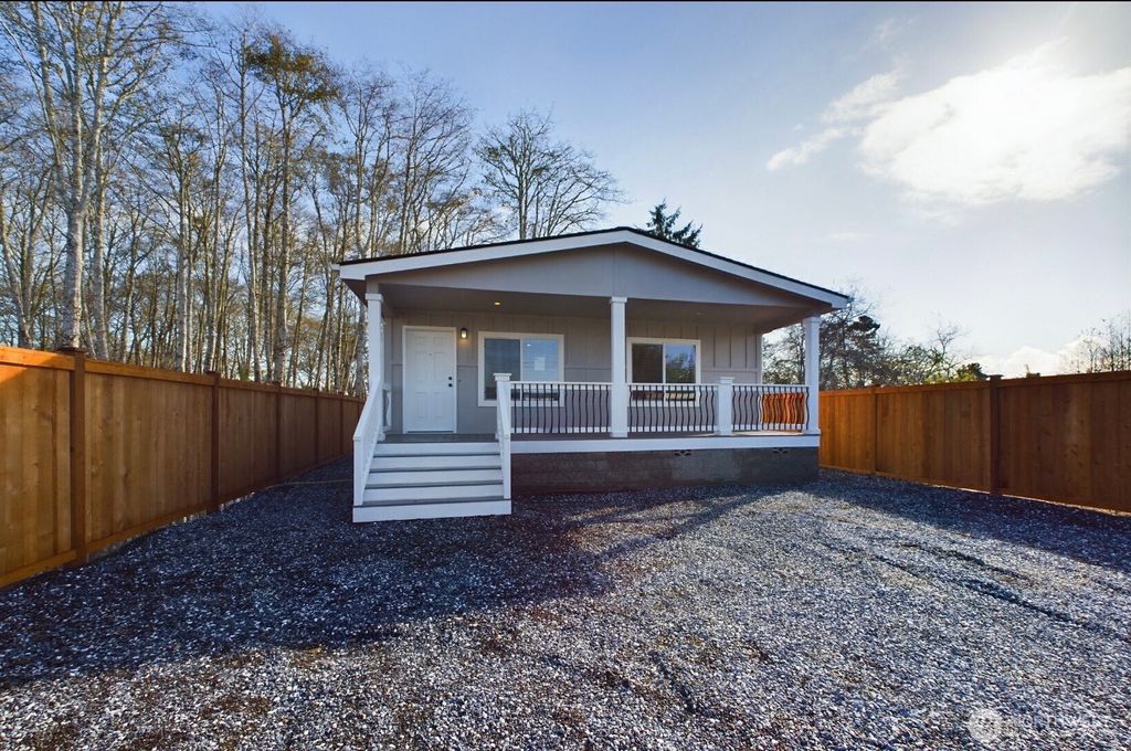 704 N 3rd Street, Westport, WA 98595