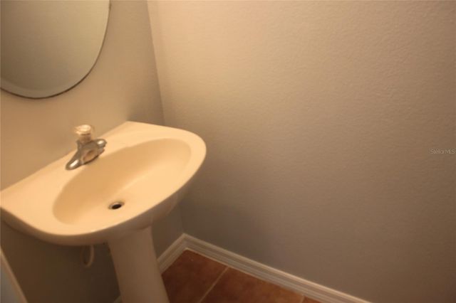 669 CRESTING OAK CIRCLE 30, Orlando, FL 32824