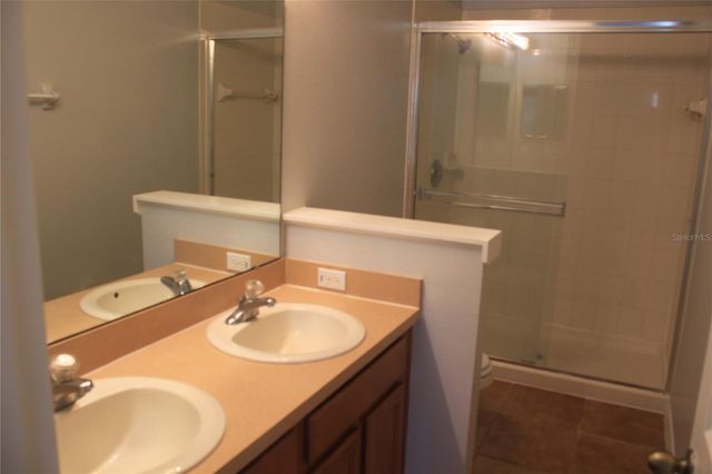 669 CRESTING OAK CIRCLE 30, Orlando, FL 32824