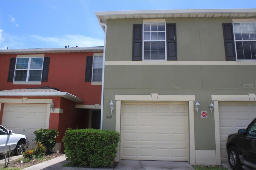 669 CRESTING OAK CIRCLE 30, Orlando, FL 32824