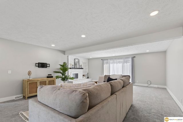 2405 S 151st Street, Omaha, NE 68144