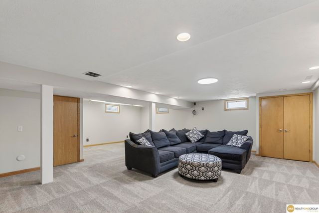 2405 S 151st Street, Omaha, NE 68144