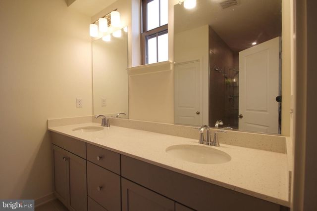45942 RAVEN TER, Sterling, VA 20165