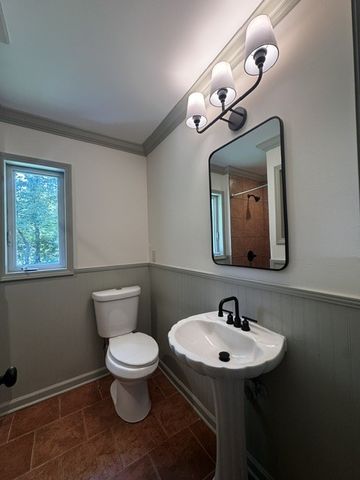 8664 Poplar Creek Rd, Nashville, TN 37221