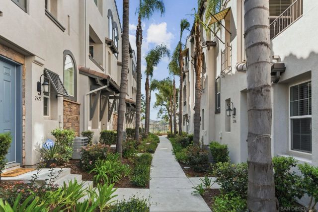 2327 Sentinel Ln, San Marcos, CA 92078