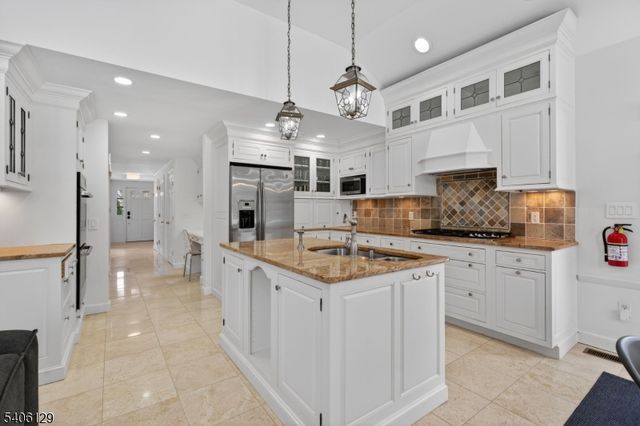 236 White Oak Ridge Rd, Millburn Twp., NJ 07078