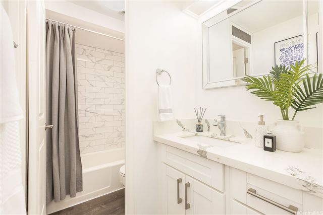 225 Queen Street 25C, Honolulu, HI 96813
