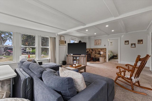 N68W29902 Hartling ROAD, Hartland, WI 53029