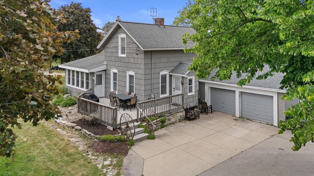 N68W29902 Hartling ROAD, Hartland, WI 53029