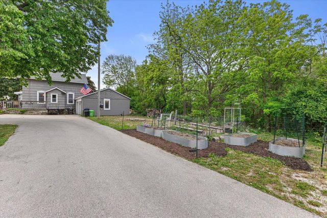 N68W29902 Hartling ROAD, Hartland, WI 53029