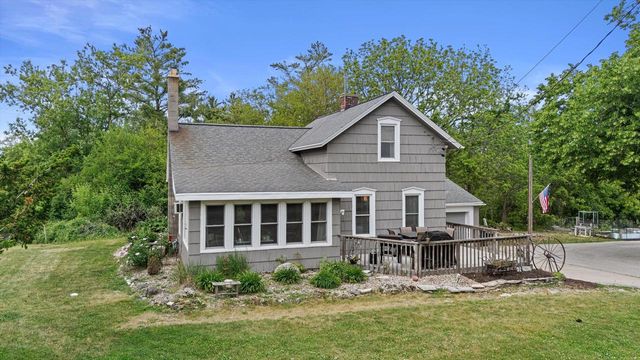 N68W29902 Hartling ROAD, Hartland, WI 53029