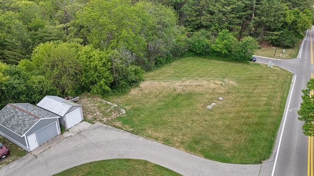 N68W29902 Hartling ROAD, Hartland, WI 53029