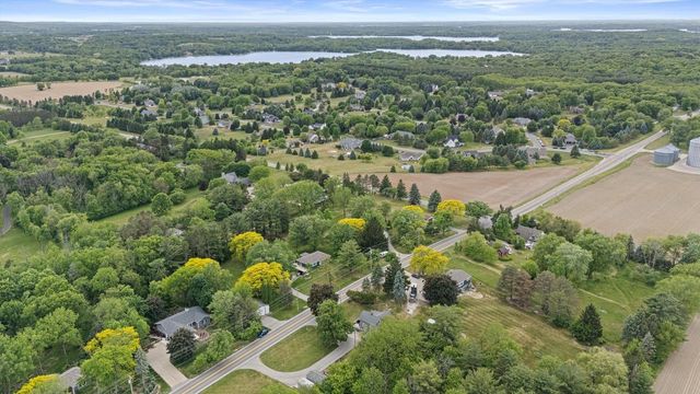N68W29902 Hartling ROAD, Hartland, WI 53029
