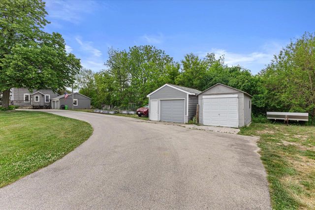 N68W29902 Hartling ROAD, Hartland, WI 53029