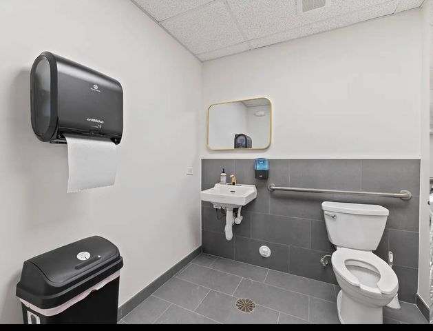 715 E Irving Park Road, Roselle, IL 60172