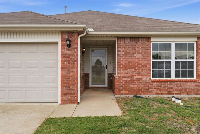 2316 Bradford Circle, Newcastle, OK 73065
