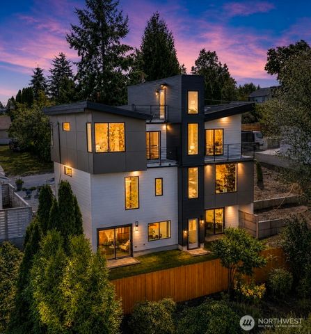 9215 22nd Avenue SW, Seattle, WA 98106