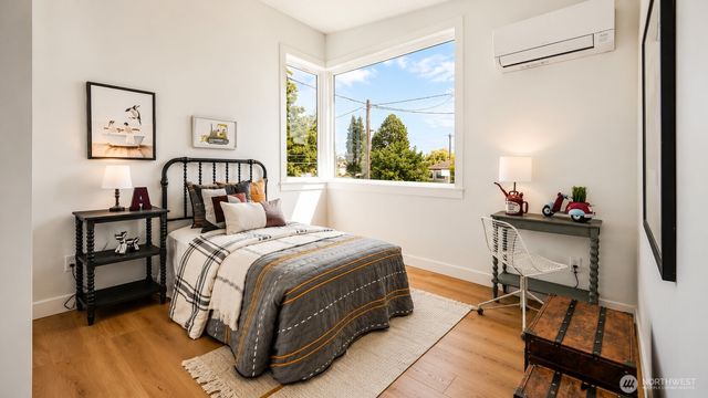 9215 22nd Avenue SW, Seattle, WA 98106