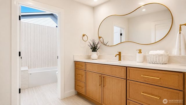 9215 22nd Avenue SW, Seattle, WA 98106