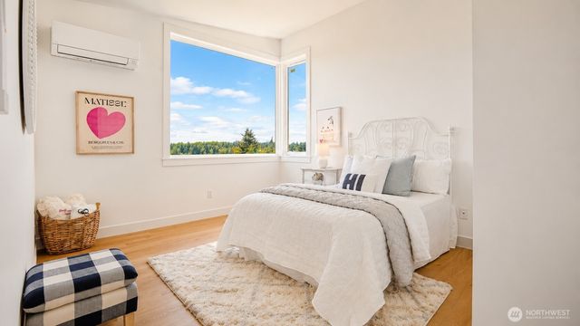 9215 22nd Avenue SW, Seattle, WA 98106