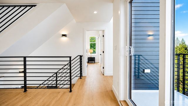 9215 22nd Avenue SW, Seattle, WA 98106