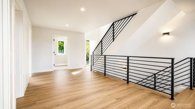9215 22nd Avenue SW, Seattle, WA 98106