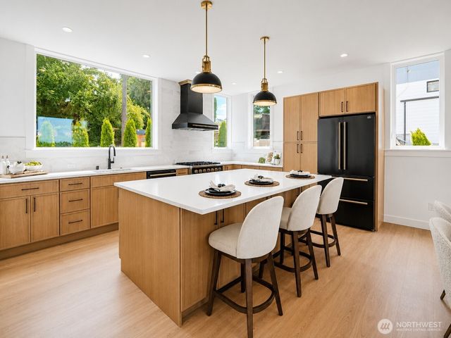 9215 22nd Avenue SW, Seattle, WA 98106