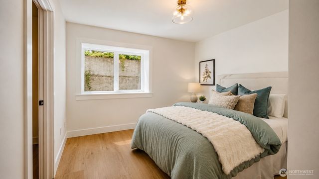 9215 22nd Avenue SW, Seattle, WA 98106