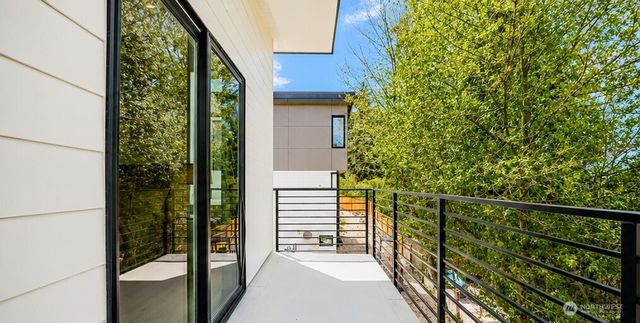 9215 22nd Avenue SW, Seattle, WA 98106