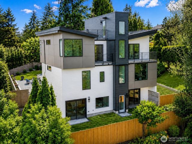9215 22nd Avenue SW, Seattle, WA 98106