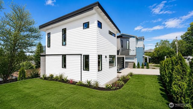 9215 22nd Avenue SW, Seattle, WA 98106