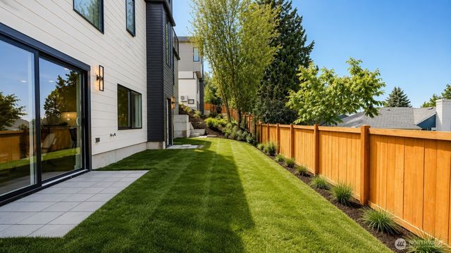 9215 22nd Avenue SW, Seattle, WA 98106