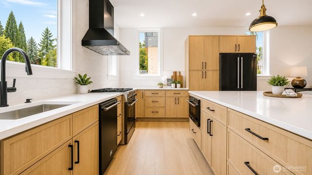 9215 22nd Avenue SW, Seattle, WA 98106