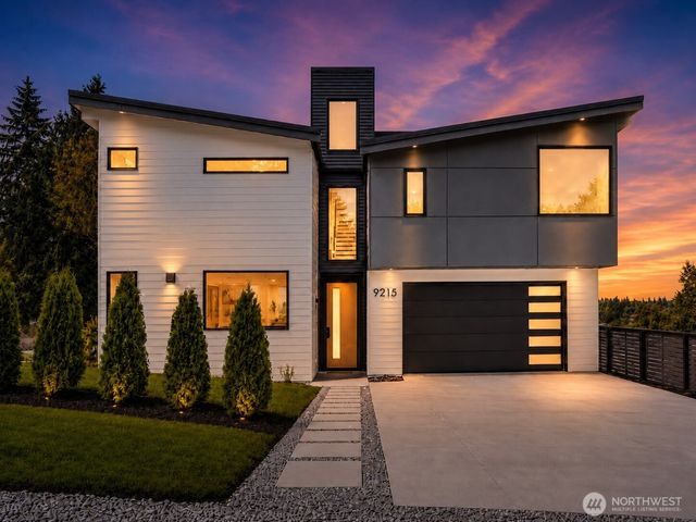 9215 22nd Avenue SW, Seattle, WA 98106