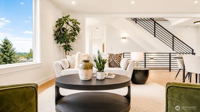 9215 22nd Avenue SW, Seattle, WA 98106