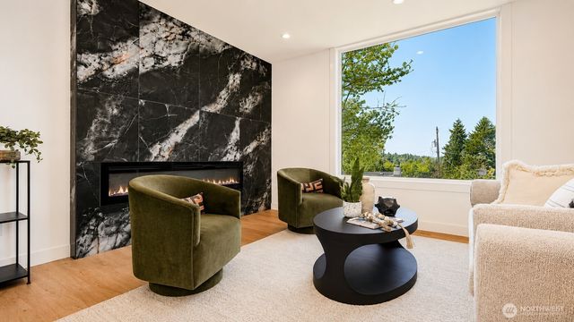 9215 22nd Avenue SW, Seattle, WA 98106