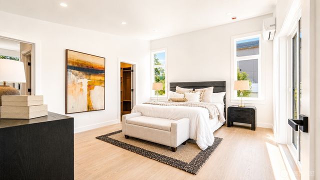 9215 22nd Avenue SW, Seattle, WA 98106