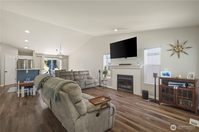 6724 49 Place NE, Marysville, WA 98270