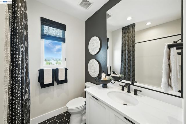 1925 Grand Street, Alameda, CA 94501